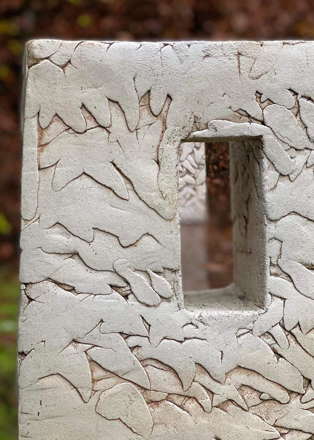 Clay-bench-sculpture-engholm-michelsen-stentoejsler-detail